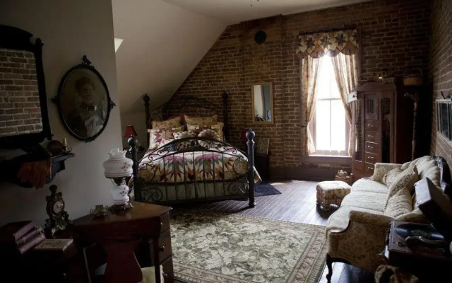 1818 Main Street Bed & Breakfast