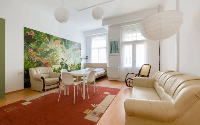 Budapest Apart-NAM-Family Room