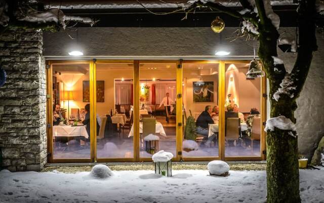 Отель Gasthof Auerhahn Австрия, Зальцбург - отзывы, цены и фото номеров - забронировать отель Gasthof Auerhahn онлайн вид на фасад