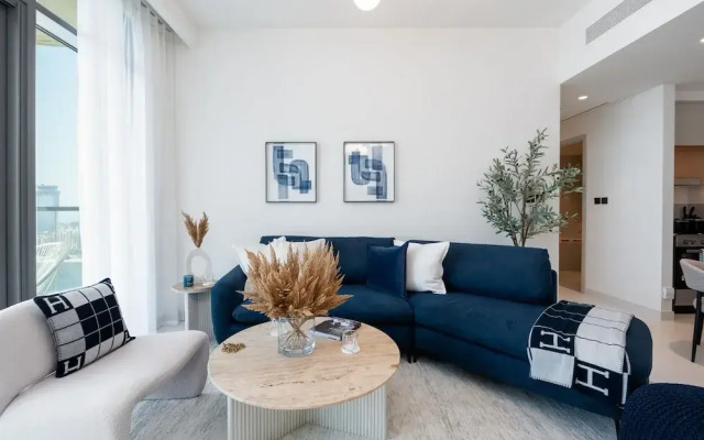 Serene 1BR w Private Palm View Balcony