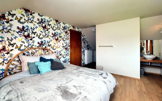 Modern Holiday Home in Flobecq with Garden