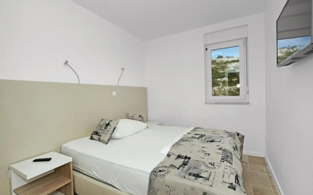 Amazing Home in Sibenik With Wifi and 3 Bedrooms