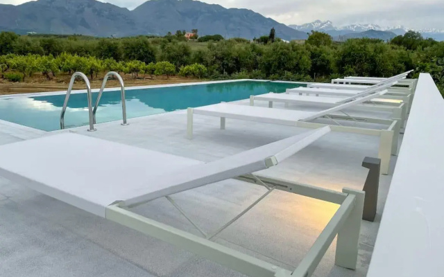 Mikro Livadi Special Lodges