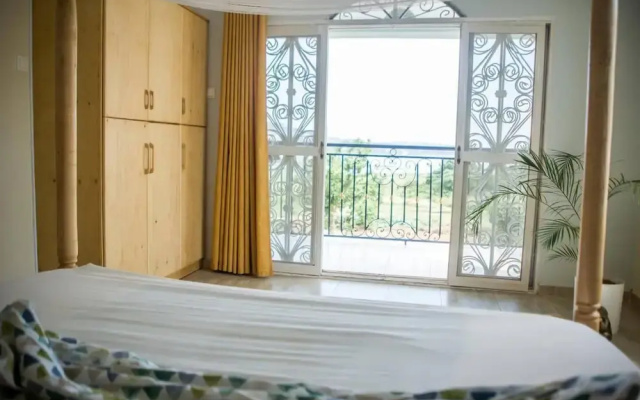 5-bed Lakeview Villa With Roofterrace and Kidspond