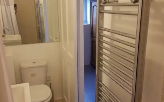 Spacious Studio Apartment in Brighton
