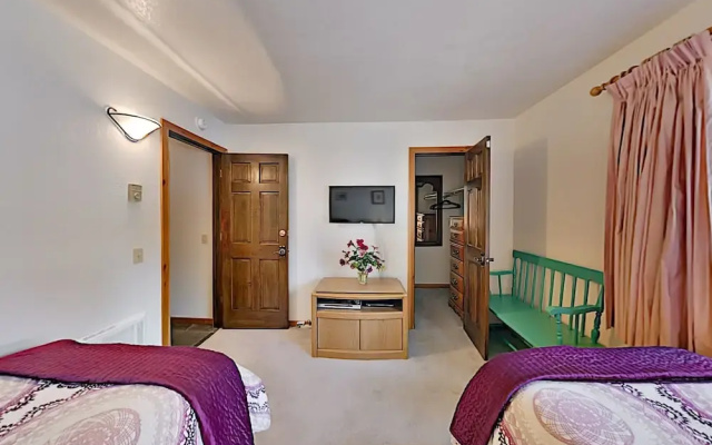 37chat12 4 Bedroom Condo