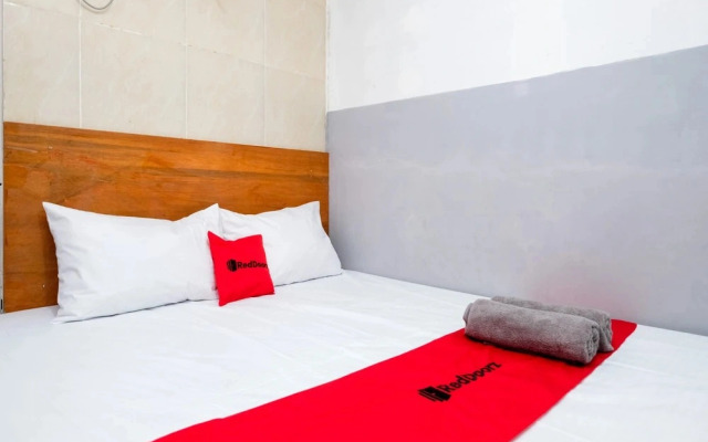 RedDoorz @ AVA Guesthouse Pucang Anom Timur