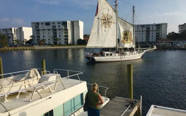 Emerald Coast Houseboat