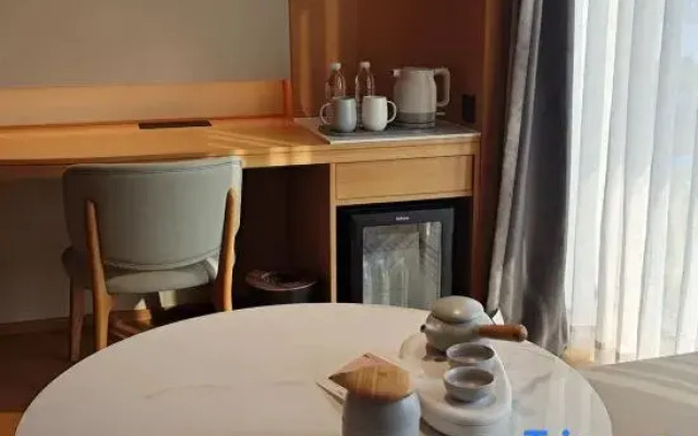 JI Hotel (Guigang Pingnan Jiangbei Park)