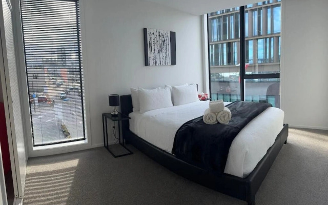2 Bedrooms Apprtmt Plus Underground Parking in CBD
