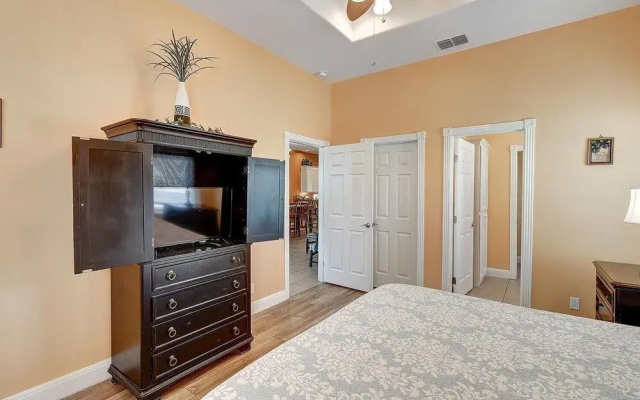 Tropical Niche 3 Bedroom Home by Redawning