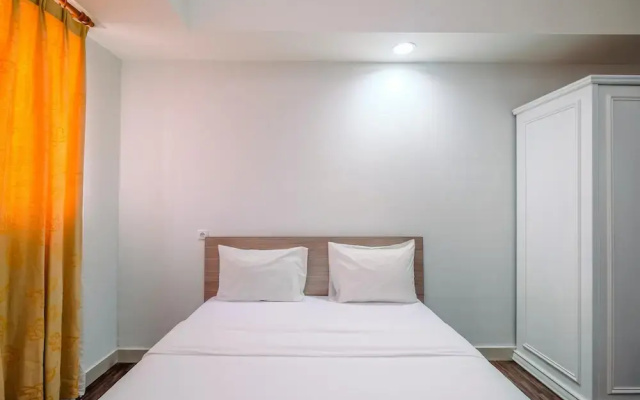 Nice And Comfort Studio At Evenciio Apartment
