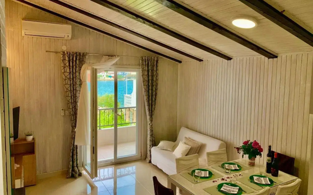 Grebastica Beachfront Apartment