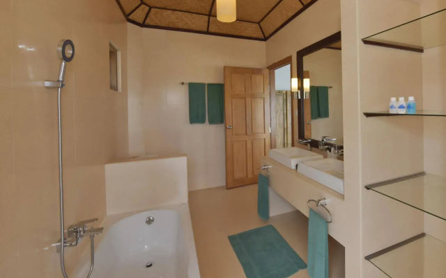 Angaga Island Resort & Spa