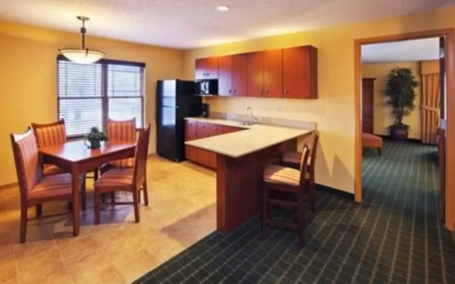 The Q Hotel & Suites