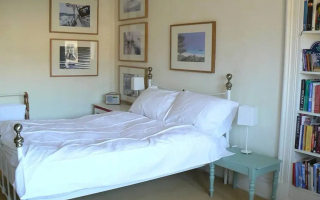 4 Bedroom Flat In Edinburgh City Centre