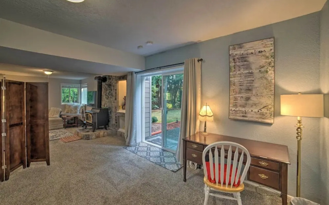 Lovely Snohomish Studio Near Boating & Hiking