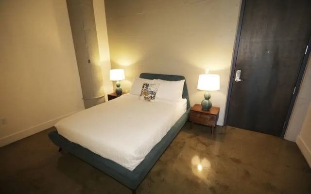 Downtown Lofty Suites
