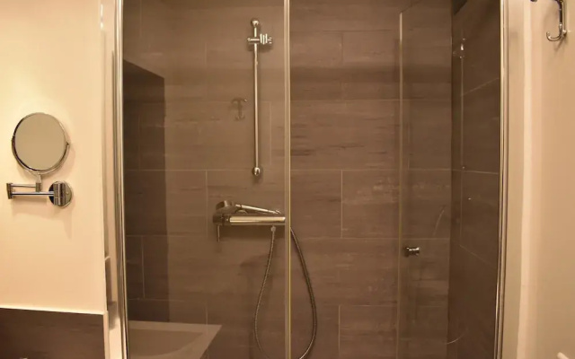 Studio Apartment Near Trocadéro & Champs Elysées