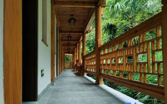 Chaji Mantanghong Courtyard