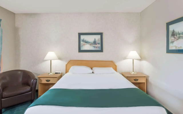 Ramada by Wyndham Quesnel