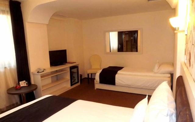 West Plaza Hotel