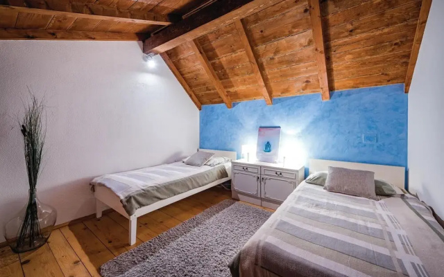Nice Home in Valbandon With Wifi and 2 Bedrooms