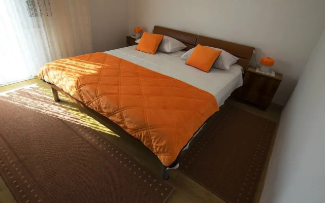Apartment Nekic-on Quiet Location With Nice Garden