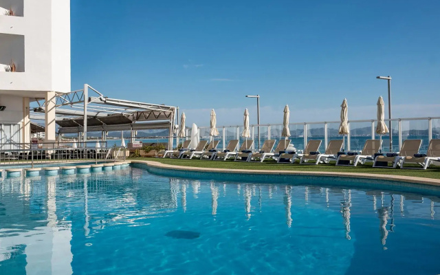 Отель THB Gran Bahia Hotel and Apartments