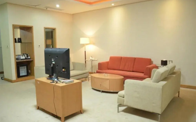 Louis Business Hotel