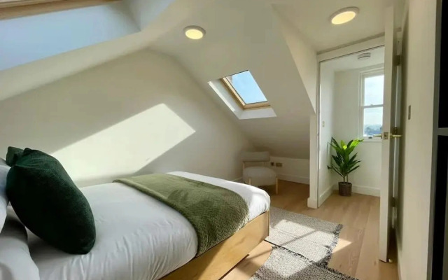 Canterbury Stay Modern Duplex 2 min to Station