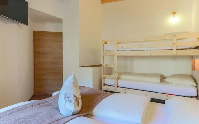 Snug Apartment in Neukirchen am Großvenediger Near Ski Area