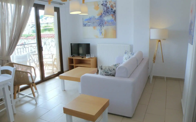 Koumaros ApartHotel