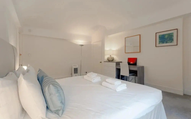 Large & Bright 1 Bed Flat In Piccadilly Circus