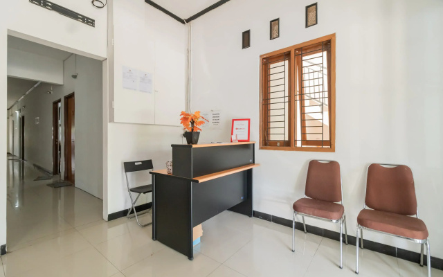 RedDoorz Near Terminal Bubulak Bogor