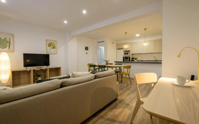 Bright & Very Comfortable Apartment