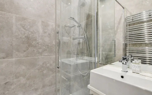 Charming Apartment - 1br/4p - Place Victor Hugo