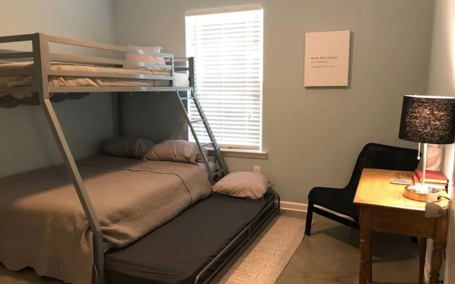 Clean & Serene House + Studio - Easy On/off I-40