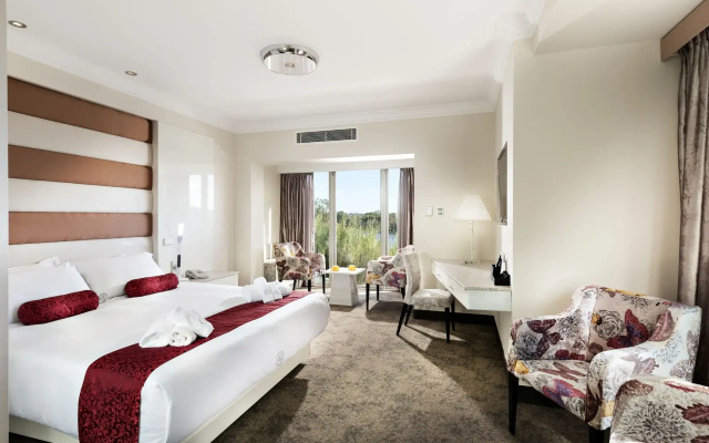 Swan River Hotel