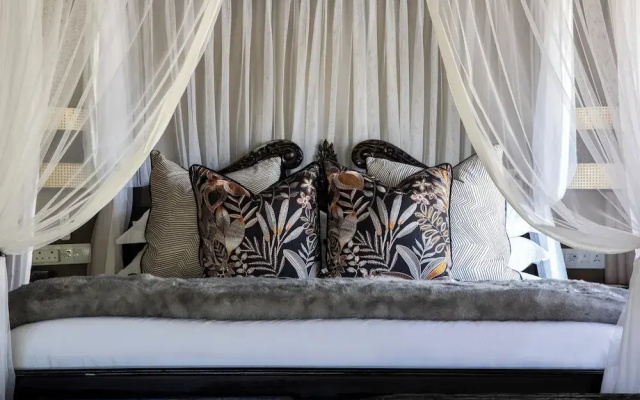 Ndlovu Safari Lodge