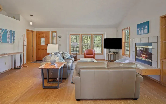 1 Sunrise 3 Bedroom Home by Redawning