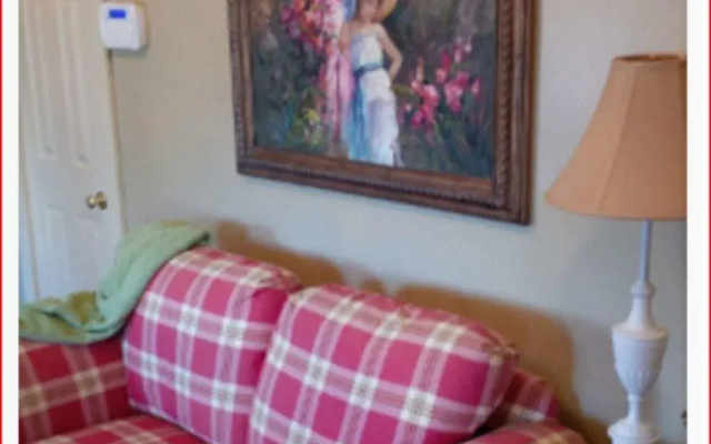 Jeni J's Gifts and Guest Houses