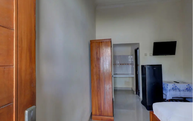 OYO Life 92838 Kost Ibu Surya