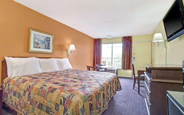 Days Inn by Wyndham Benson