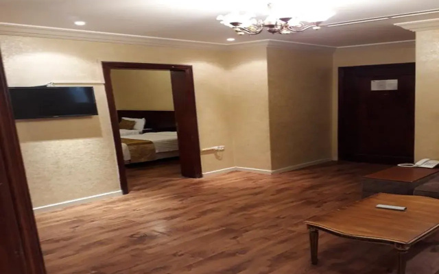 Nice Land Apart-Hotel