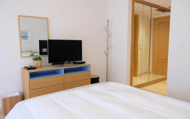 luxury modern apartment with terrace, pool and garage!