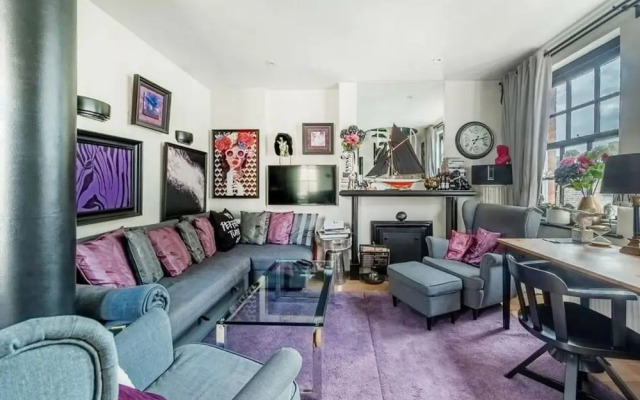 2 Bed Flat - Sleeps 4 - Balcony - Wifi