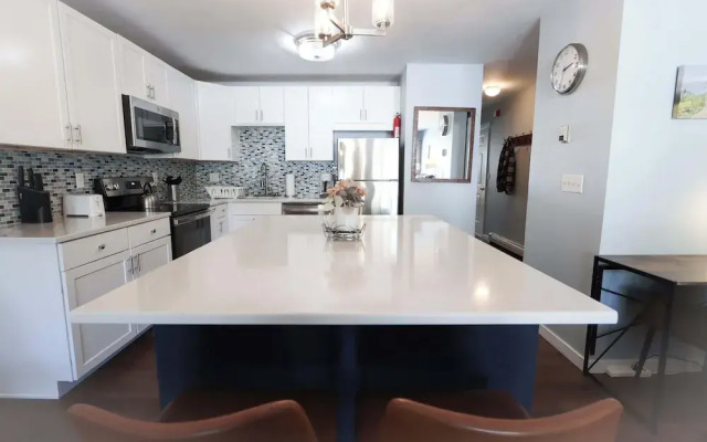 Sun Sung Cozy Condo A Stylish Escape for 4!