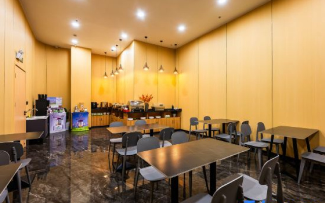 Sakura Hotel (Kunshan Zhaofeng Road Subway Station)
