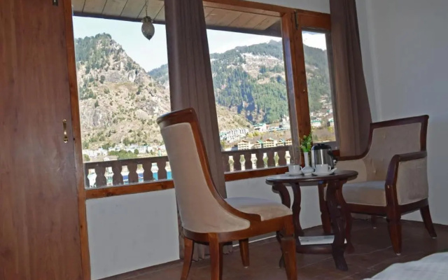 Hotel Alpas Manali